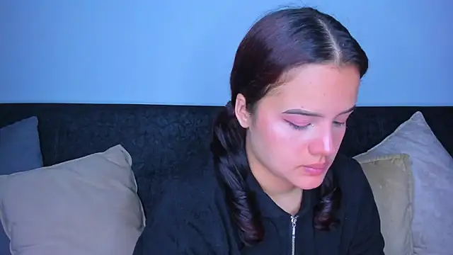 sweet lily26 online show from November 14, 2025, 5:17 am