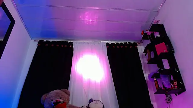 valerii fox 69 online show from May 29, 2026, 3:59 am