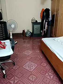 Moona heny online show from September 28, 2025, 10:04 pm