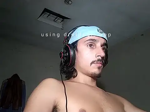 Snapshot of papito20cm chatting on December 23, 2025, 1:36 am papito20cm online show from December 23, 2025, 1:36 am