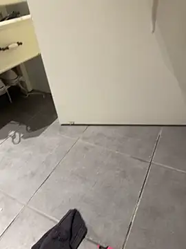 husbandandwifetobe online show from October 22, 2025, 7:57 pm