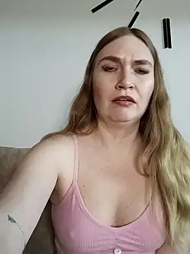 KisaVixen online show from April 4, 2026, 6:38 pm