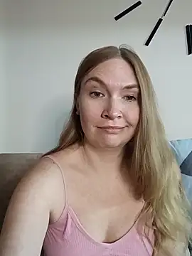 KisaVixen online show from April 6, 2026, 5:36 pm