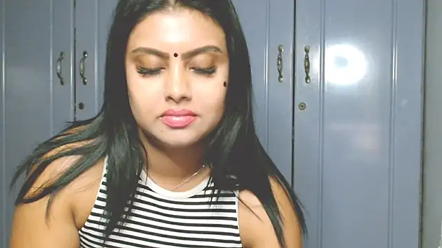 Snapshot of Indian_GlowingMiax chatting on October 5, 2025, 7:01 pm Indian GlowingMiax online show from October 5, 2025, 7:01 pm