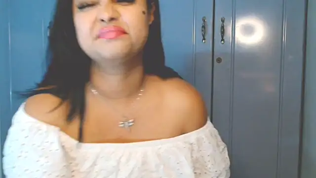 Snapshot of Indian_GlowingMiax chatting on October 6, 2025, 6:27 pm Indian GlowingMiax online show from October 6, 2025, 6:27 pm