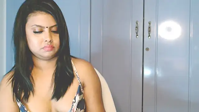Snapshot of Indian_GlowingMiax chatting on October 12, 2025, 4:50 pm Indian GlowingMiax online show from October 12, 2025, 4:50 pm