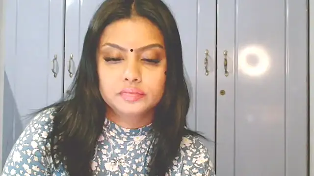 Snapshot of Indian_GlowingMiax chatting on October 19, 2025, 5:02 pm Indian GlowingMiax online show from October 19, 2025, 5:02 pm