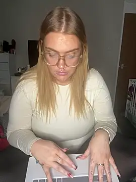 MysteriousMylaX online show from December 17, 2025, 8:04 pm