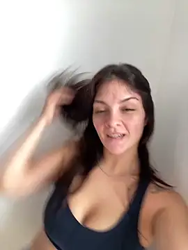 Danielaeliana online show from April 6, 2026, 5:47 pm