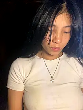 EmLy02 online show from November 7, 2025, 11:21 am