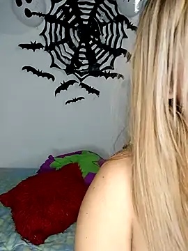 Emily  Hott online show from October 8, 2025, 2:42 am