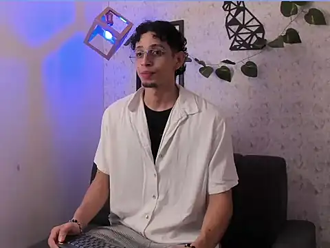 Snapshot of nicolai_drake chatting on October 15, 2025, 12:55 am nicolai drake online show from October 15, 2025, 12:55 am
