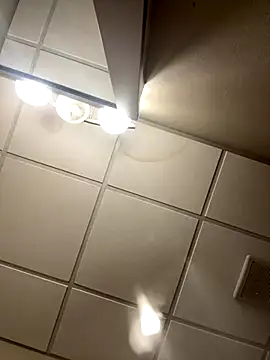 kev0n2389 online show from September 10, 2025, 1:05 am