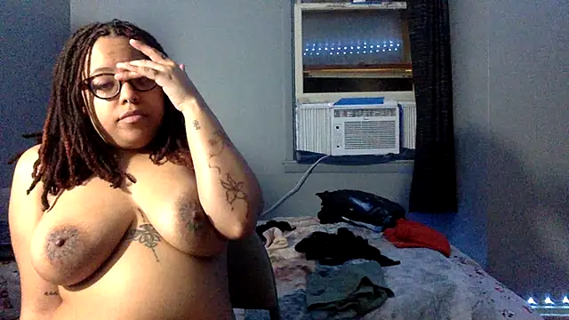 Snapshot of Kingstrokezxx chatting on February 12, 2026, 1:44 am Kingstrokezxx online show from February 12, 2026, 1:44 am