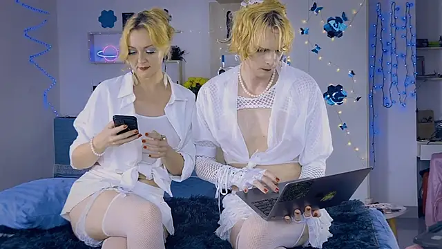 LolaSpaisTS online show from November 23, 2025, 7:52 am