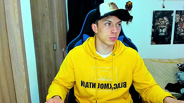 javiersexymann online show from January 14, 2025, 9:51 pm