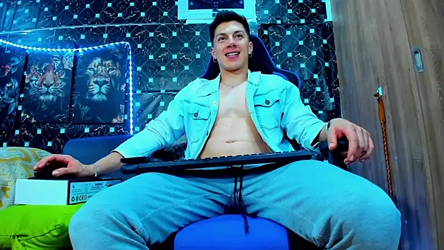 javiersexymann online show from September 25, 2025, 10:35 pm