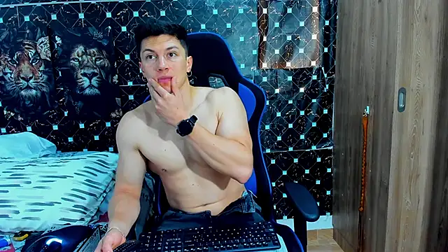 javiersexymann online show from February 12, 2026, 8:15 pm