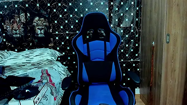 javiersexymann online show from February 23, 2026, 10:51 pm