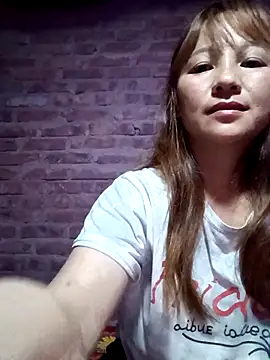 Mini3333 online show from April 15, 2026, 9:48 pm