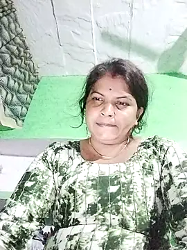 Snapshot of Rajnee33A chatting on November 5, 2025, 10:54 pm Rajnee33A online show from November 5, 2025, 10:54 pm