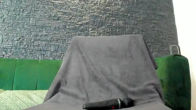 AnneSins online show from October 6, 2025, 7:00 pm