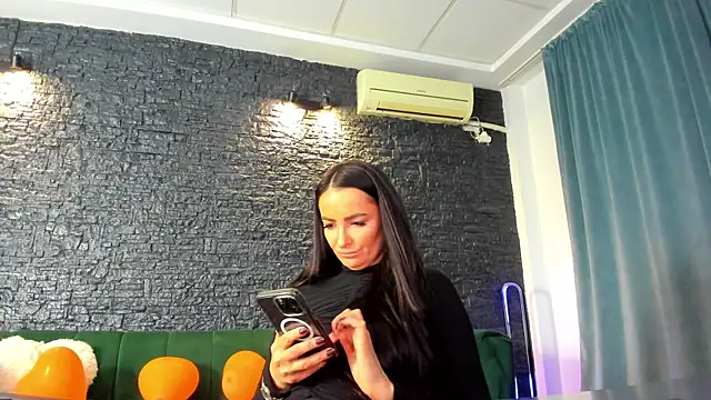 AnneSins online show from November 2, 2025, 7:05 pm