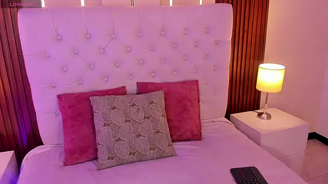 Snapshot of ViolettaAlemida chatting on September 22, 2025, 12:18 pm ViolettaAlemida online show from September 22, 2025, 12:18 pm