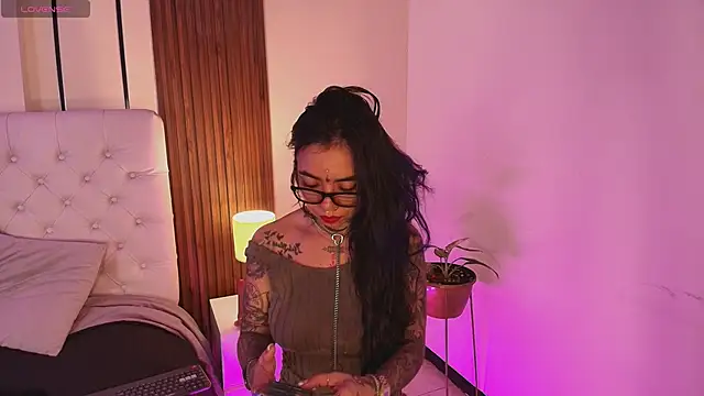 Snapshot of ViolettaAlemida chatting on January 6, 2026, 1:15 pm ViolettaAlemida online show from January 6, 2026, 1:15 pm