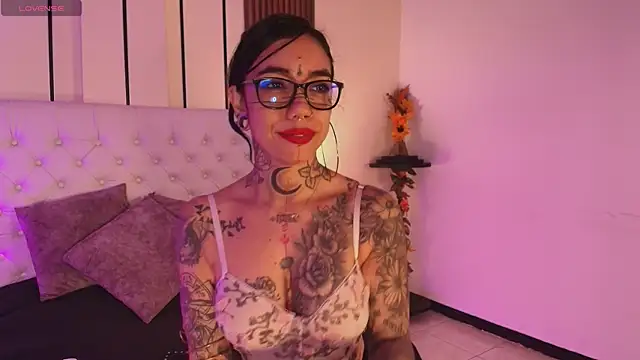 Snapshot of ViolettaAlemida chatting on January 7, 2026, 1:13 pm ViolettaAlemida online show from January 7, 2026, 1:13 pm