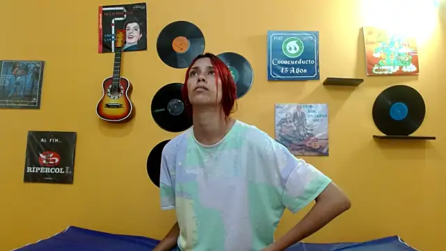 skinnyverus18 online show from November 14, 2025, 7:01 pm