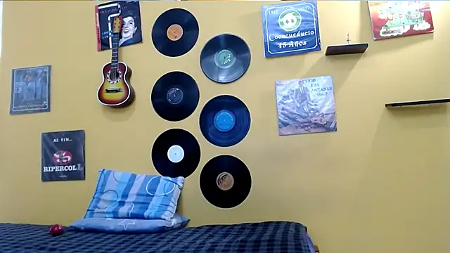 skinnyverus18 online show from April 18, 2026, 7:40 pm