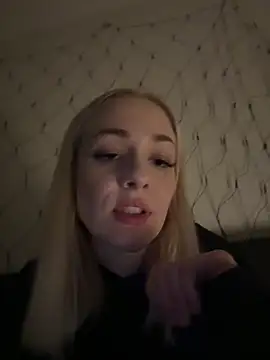 DaryaDoll online show from December 18, 2025, 11:55 pm