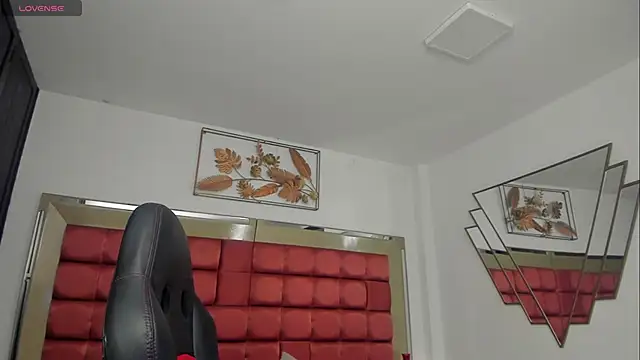 SaraWagner  online show from October 9, 2025, 12:08 am