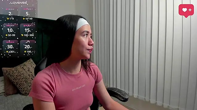 SaraWagner  online show from April 7, 2026, 11:59 pm