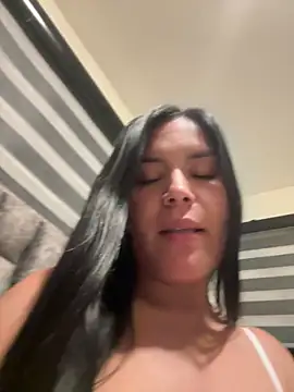 MacaW09 online show from April 13, 2026, 12:27 am