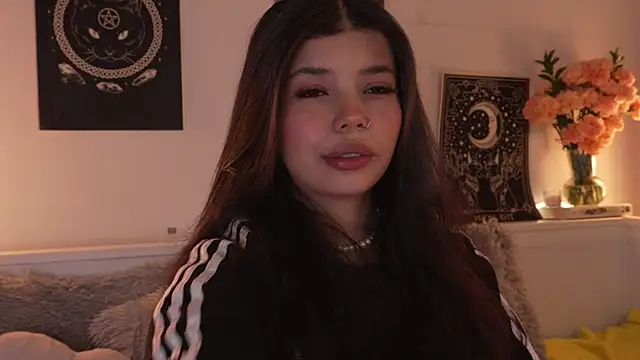 sophieee art online show from October 19, 2025, 2:12 am