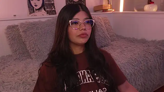 sophieee art online show from March 25, 2026, 3:56 am