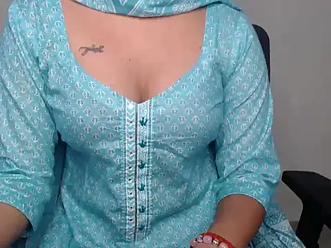 oceaneyees  online show from September 24, 2025, 3:21 am