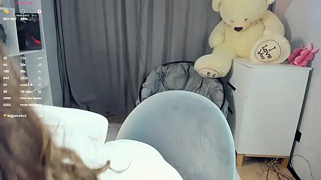 Snapshot of BelleDream chatting on July 2, 2026, 6:14 pm BelleDream online show from July 2, 2026, 6:14 pm