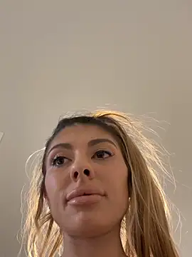 bbgurlnickii online show from September 17, 2025, 6:53 pm