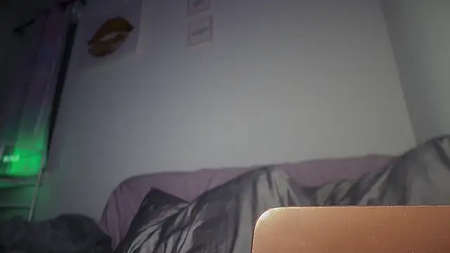 bbgurlnickii online show from November 13, 2025, 8:13 am