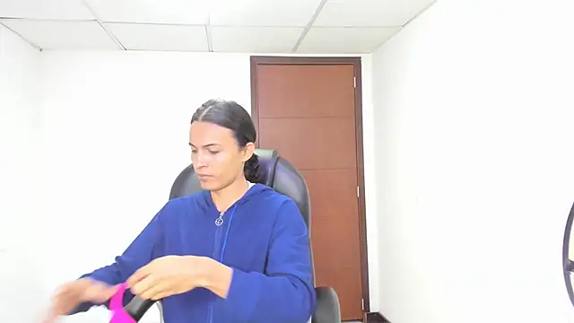 Aisha hotts777 online show from February 26, 2026, 3:27 am