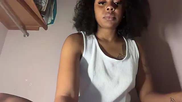 Liaprettygirl online show from March 15, 2026, 7:36 am