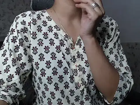 snow white123 online show from October 2, 2025, 8:16 pm