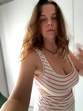 TenderLaGlamor online show from September 21, 2025, 12:51 pm