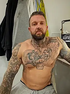 Snapshot of tattedmuscle1 chatting on October 31, 2025, 6:42 pm tattedmuscle1 online show from October 31, 2025, 6:42 pm