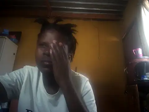 Snapshot of Caramelchick01 chatting on September 10, 2025, 1:44 pm Caramelchick01 online show from September 10, 2025, 1:44 pm