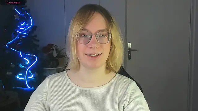 Amanda Butlerr online show from December 18, 2025, 9:59 am