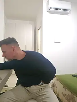 Snapshot of mrlyuis chatting on December 5, 2025, 7:43 pm mrlyuis online show from December 5, 2025, 7:43 pm